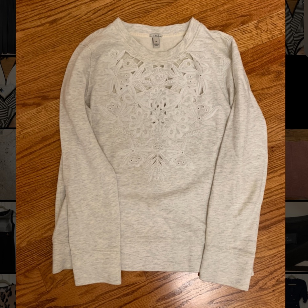 Embroidery front light grey sweatshirt
